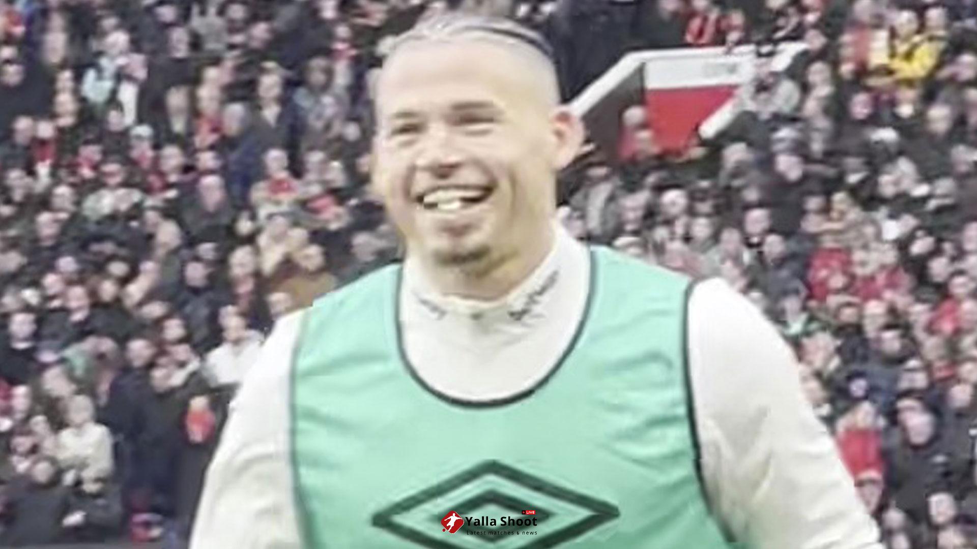 Man Utd fans brutally troll Kalvin Phillips with X-rated chant as he warms up - but City rival has perfect response